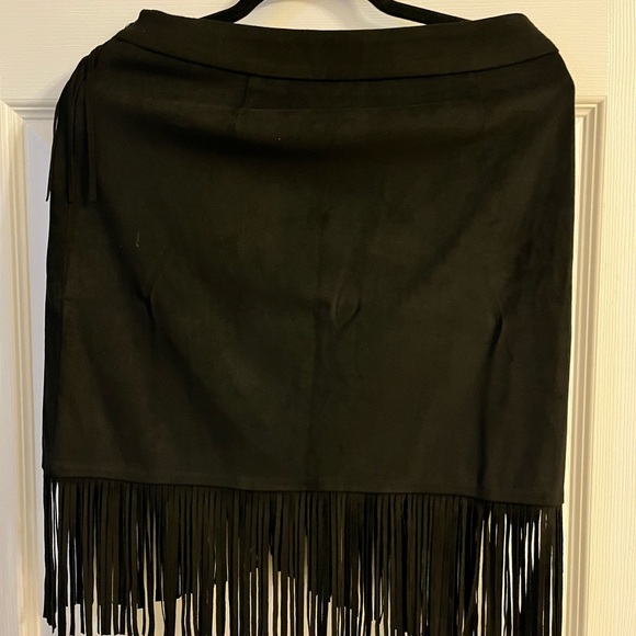 BLACK SUEDE FEEL FRINGE SKIRT - Picture 3 of 4